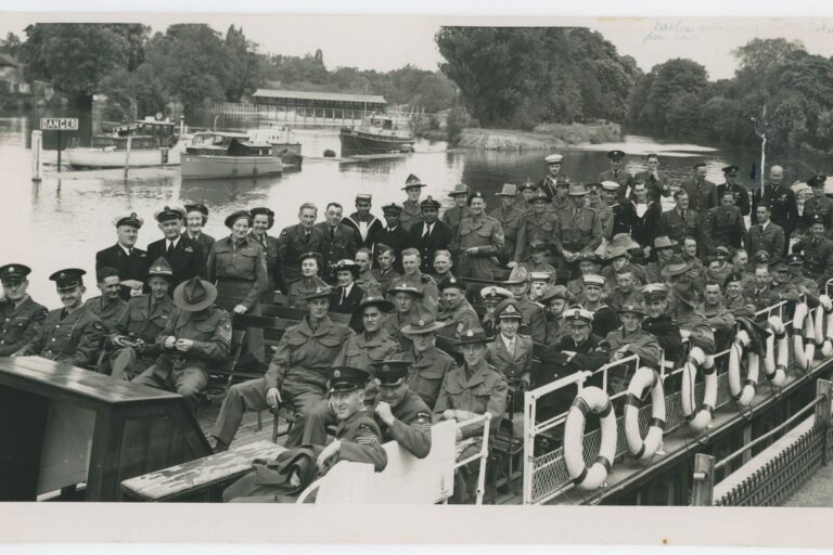 The New Zealand Coronation Contingent, River Thames London. 2018.91.1
