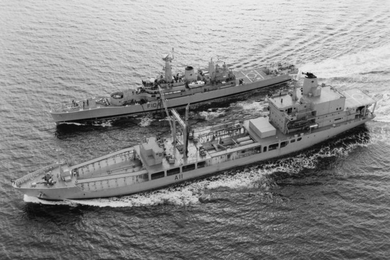 ABE 0112 Endeavour refueling Southland 1988 (1) HMNZS Endeavour refueling HMNZS Southland in 1988