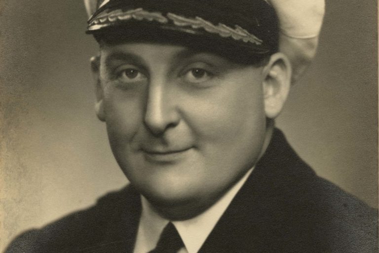 ABJ 0023 CDR G Bridson HMNZS Kiwi WW2 CDR G Bridson HMNZS Kiwi WW2